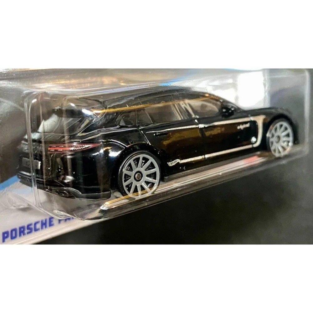 Hot Wheels Porsche Panamera Turbo S E-Hybrid Sport Turismo‎ HW Luxury Sedans 1/5
